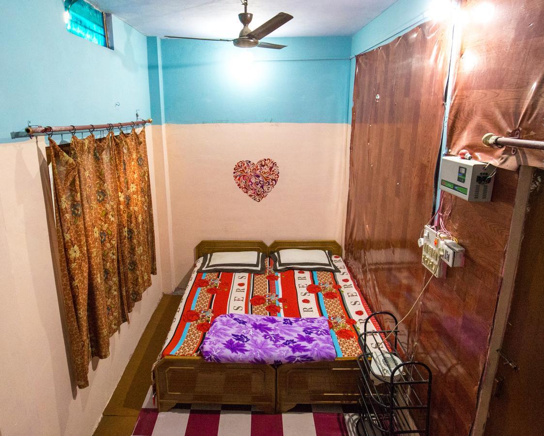 Somit Paying Guest House Varanasi Eksteriør billede